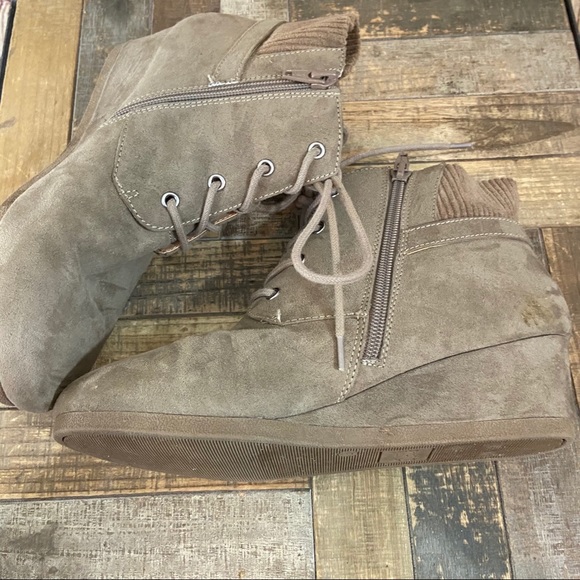 Taupe lace up justice booties size 8 - Picture 7 of 10